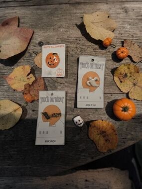 HALLOWEEN ASSORTED PINS AND PIERCED EARRINGS.